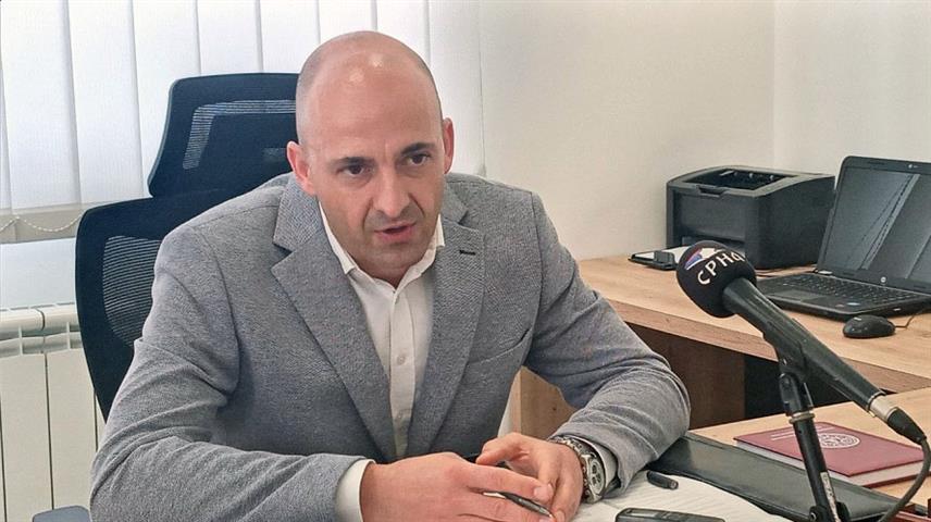 ПАЛЕ, 28. СЕПТЕМБРА /СРНА/ - Директор Студентског центра Пале Марко Гајовић рекао је Срни да ће у академској 2025/2026. години у овом центру боравити 147 бруцоша, што је 21 одсто више него лани, те да континуирано раде на унапређењу студентског стандарда уводећи нове садржаје и развијајући спортско-рекреативне активности.