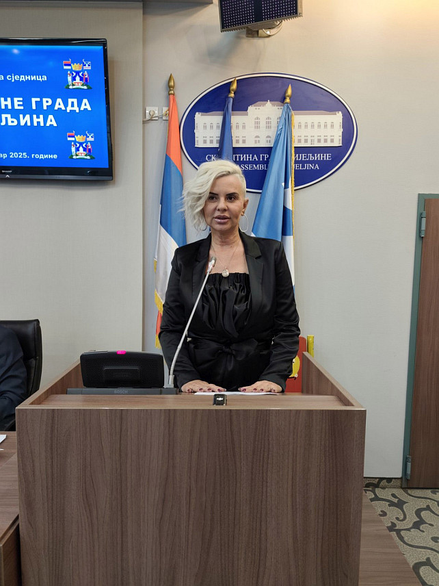 БИЈЕЉИНА, 29. СЕПТЕМБРА /СРНА/ - Предсједник Градске изборне комисије /ГИК/ Дијана Савић Божић у обраћању на тематској сједици Скупштине града посвећеној проблему дуговања према учесницима изборног циклуса.	