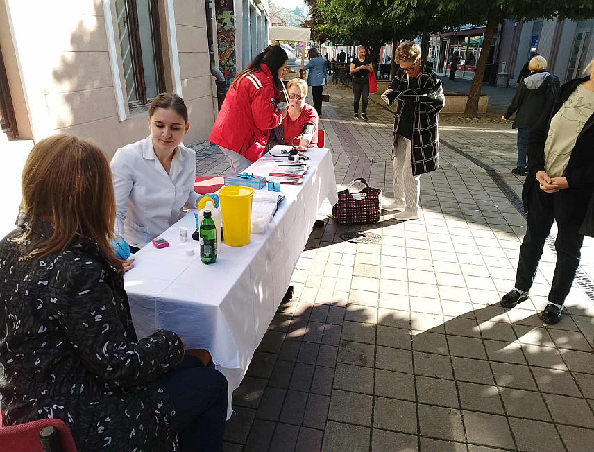 НОВИ ГРАД, 29. СЕПТЕМБРА /СРНА/ - Дводневна бесплатна контрола крвог притиска и садржаја шећера у крви организовало је Удружење пензионера у Новом Граду, поводом Свјетског дана срца.