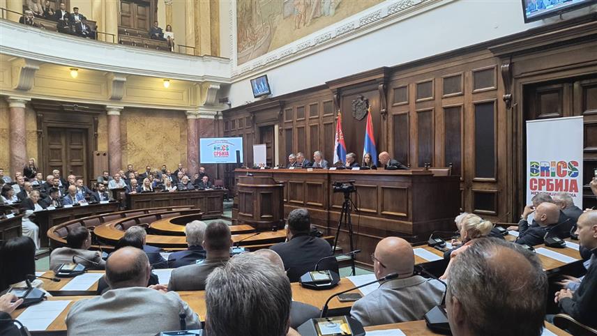 БЕОГРАД, 29. СЕПТЕМБРА /СРНА/ - Предсједник Клуба посланика СНСД-а у Народној скупштини Републике Српске Срђан Мазалица и посланица СПС-а Тамара Дамјановић учествују на међународној парламентарној конференцији "БРИКС- Србија међу пријатељима" у Београду.