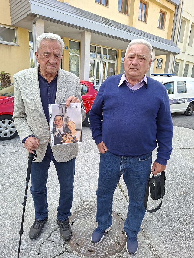 ИСТОЧНО САРАЈЕВО, 29. СЕПТЕМБРА /СРНА/ - Милош Драговић, отац страдале Данијеле рекао је новинарима након данашњег рочишта да је прошло више од пет година како се догодила саобраћајна несрећа, а да поступак још није заршен.