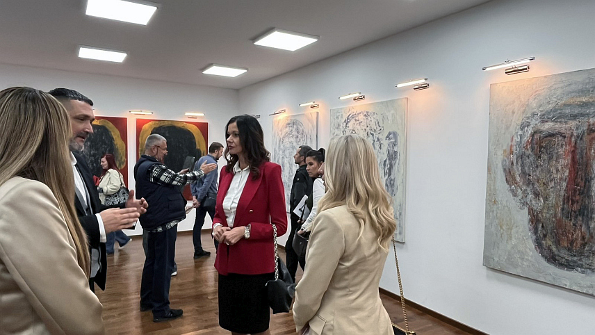 КРАЉЕВО, 29. СЕПТЕМБРА /СРНА/ - Помоћник министра за културу Републике Српске Тања Ђаковић рекла је да је велико задовољство што је Краљево учинило такву част Приједору и Републици Српској, јер је прва изложба којом је отворена краљевачка галерија "Маржик" након реконструкције, управо изложба која долази из приједорске Галерије "Сретен Стојановић".	
