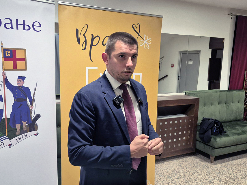 ВРАЊЕ, 29. СЕПТЕМБРА /СРНА/ - Министар трговине и туризма Републике Српске Денис Шулић изразио је задовољство што је Република Српска у 13 градова у Србији представила своју културу, умјетност, привреду и науку.