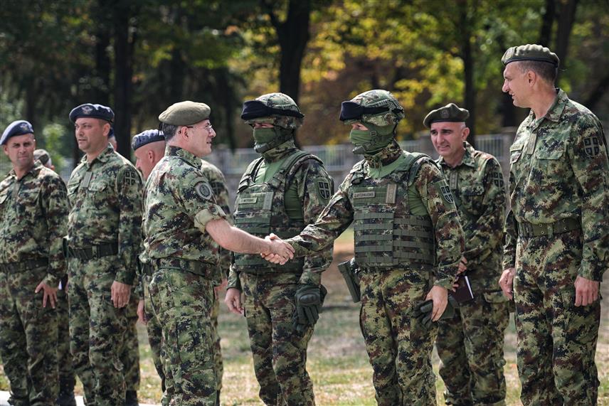 БЕОГРАД, 4. СЕПТЕМБРА /СРНА/ - Начелник Генералштаба Војске Србије генерал Милан Мојсиловић обишао је данас дио јединица Војске Србије, које се интензивно припремају за велику војну параду која ће бити одржана поводом Дана српског јединства, слободе и националне заставе.