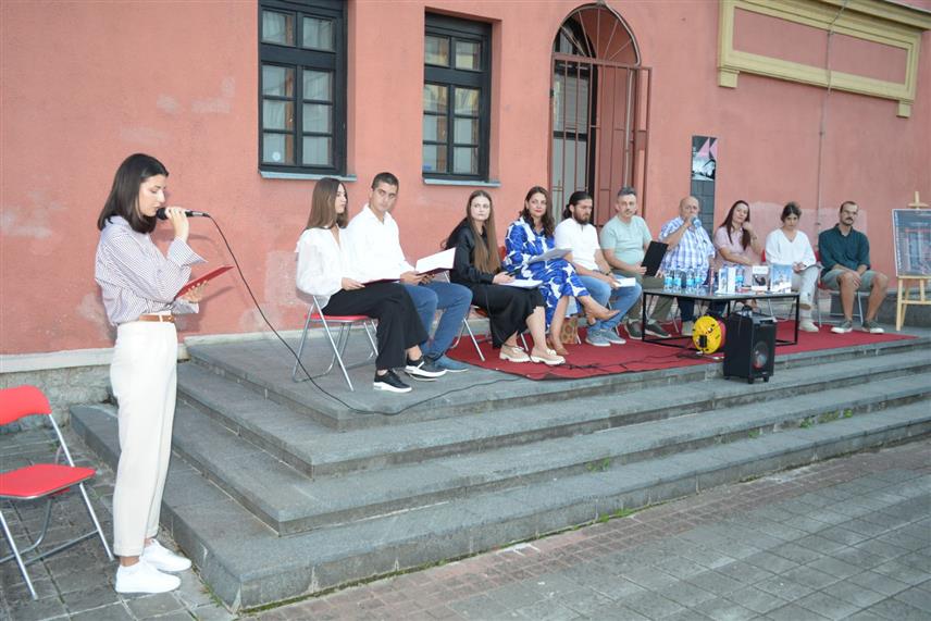 ПРИЈЕДОР, 5. СЕПТЕМБРА /СРНА/ - У Музеју Козаре у Приједору вечерас је одржано књижевно вече завичајни круг пјесника у оквиру "Књижевних сусрета на Козари".