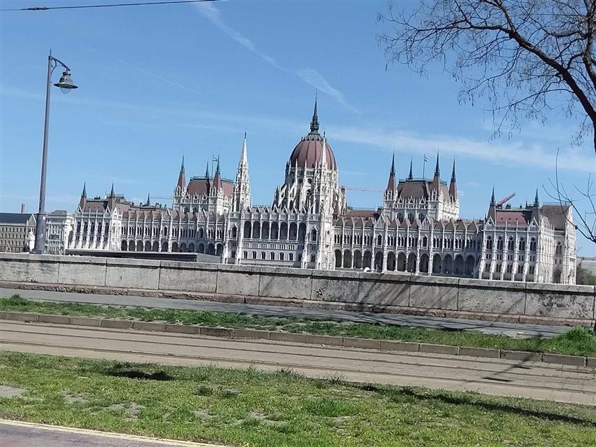 БУДИМПЕШTА, 5. СЕПTЕМБРA /СРНА/ - Будимпешта, главни град Мађарске, метропола је прелијепе архитектуре, историје, јединствене кухиње, знаменитости под заштитом УНЕСК-а и један од културолошки највећих центара овог дијела Европе.