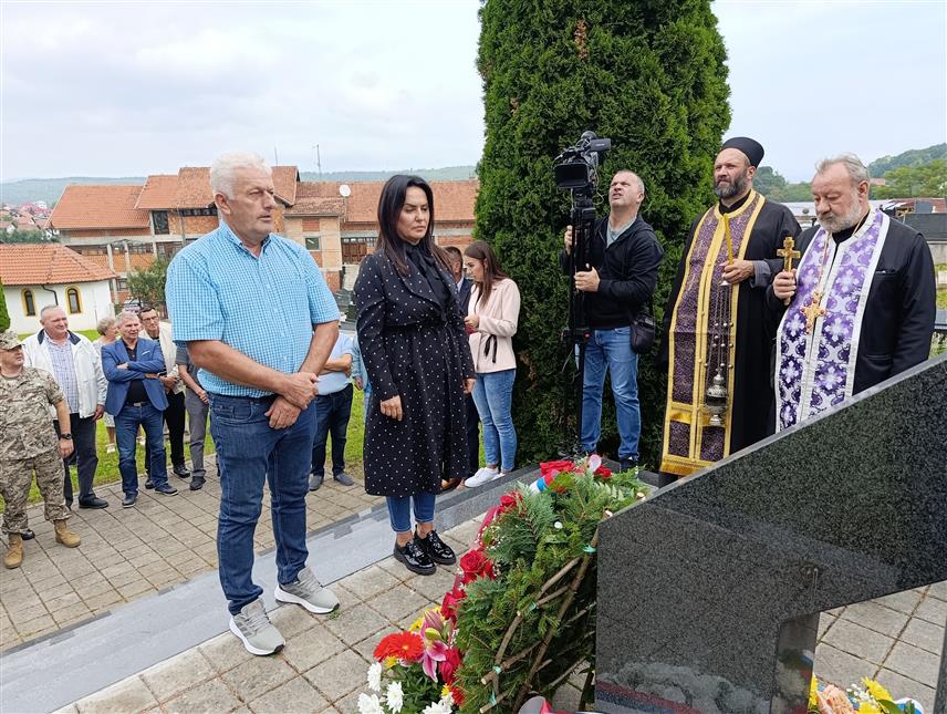 МРКОЊИЋ ГРАД, 7. СЕПТЕМБРА /СРНА/ - У Мркоњић Граду данас је обиљежен Дан 30. пјешадијске дивизије Војске Републике Српске /ВРС/ и служен парастос за 1.150 погинулих бораца.