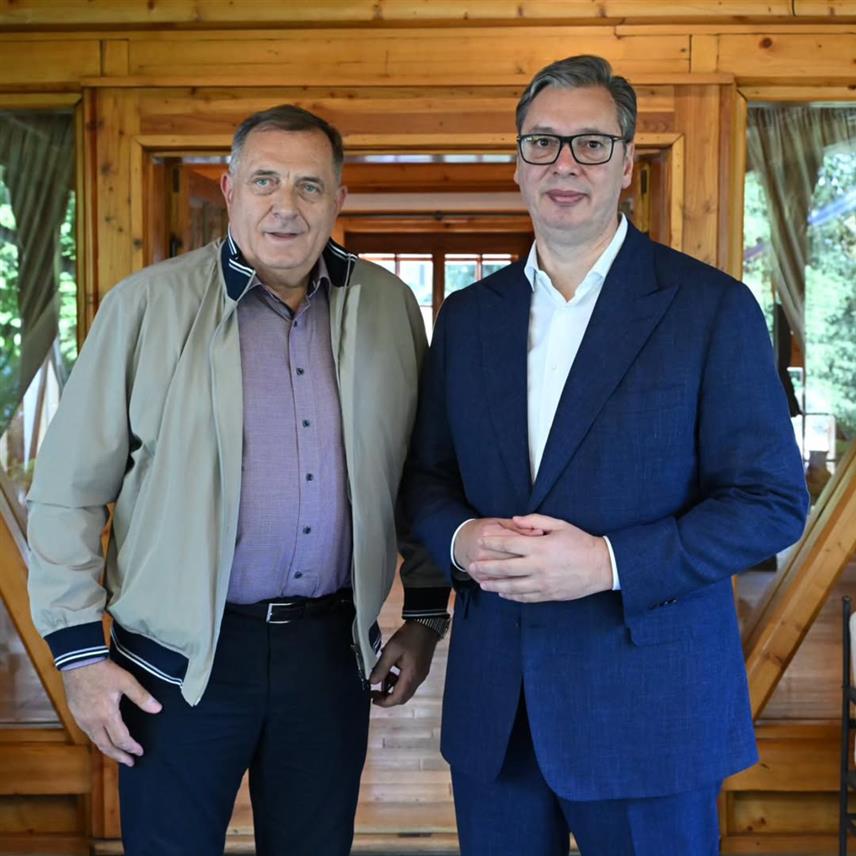 БЕОГРАД, 8. СЕПТЕМБРА /СРНА/ - Предсједник Србије Александар Вучић са предсједником Републике Српске Милорадом Додиком.