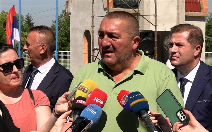 ИСТОЧНО САРАЈЕВО, 9. СЕПТЕМБРА /СРНА/ - Горан Шеховац из Борачке организације Републике Српске, Сарајевско-романијске регије у обраћању новинарима на обиљежавању Дана сјећања на жртве НАТО бомбардовања у Републици Српској у Источном Сарајеву.