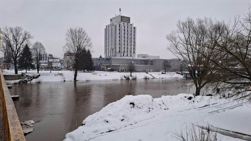 ПРИЈЕДОР, 10. ЈАНУАРА /СРНА/ - Киша која је јуче и током ноћи падала на подручју приједорске регије изазвала је благи пораст водостаја ријека Сане и Гомјенице, а тренутно нема разлога за било какву забринутост.