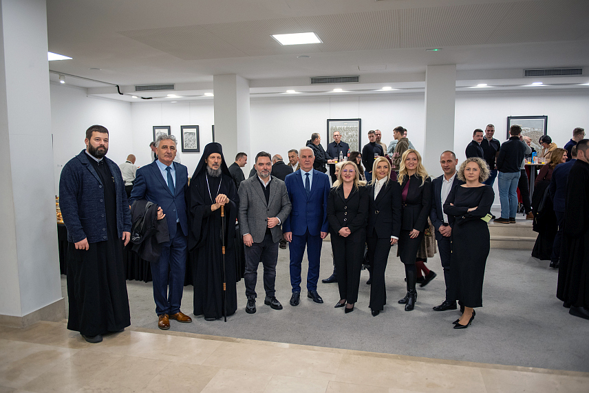 МОСТАР, 10. ЈАНУАРА /СРНА/ - У Мостару је вечерас одржан божићни пријем, након којег је почео традиционални концерт поводом православног Божића, које је организовало Српско просвјетно и културно друштво "Просвјета" Градски одбор Мостар.