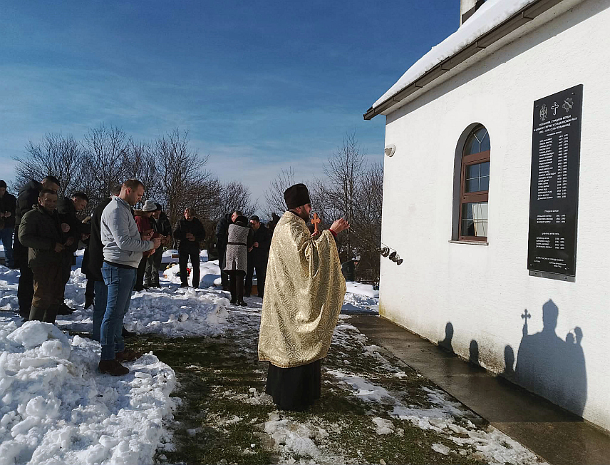 НОВИ ГРАД, 11. ЈАНУАРА /СРНА/ - У Новом Граду данас су обиљежене 33 године од погибије 56 бораца Новоградске бригаде Војске Републике Српске /ВРС/ и три цивила на локалитету Сува Међа.