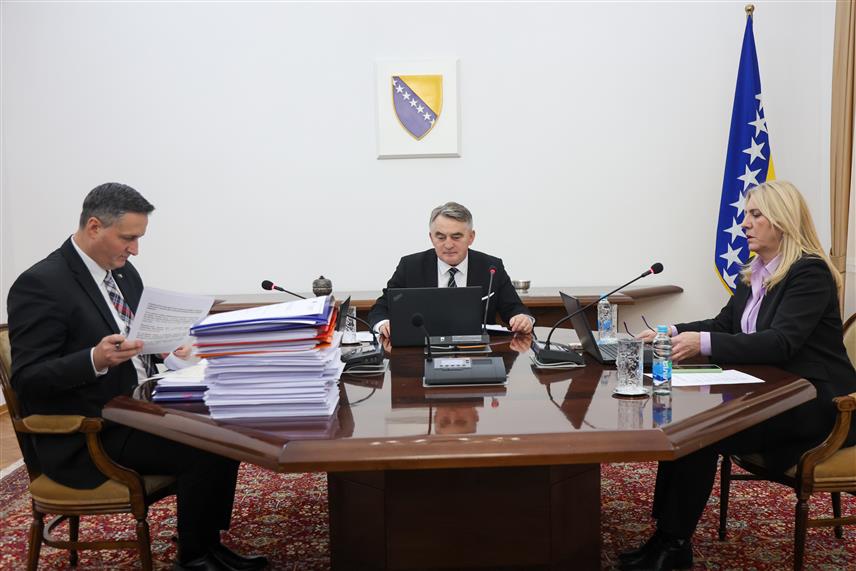 САРАЈЕВО, 12. ЈАНУАРА /СРНА/ - Сједница Предсједништва БиХ у Сарајеву.