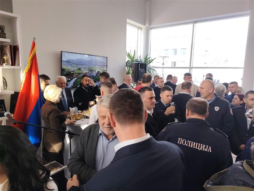 ИСТОЧНО САРАЈЕВО, 13. ЈАНУАРА /СРНА/ - Градоначелник Источног Сарајева Љубиша Ћосић организовао је данас свечани пријем за представнике политичког, културног и јавног живота Источног Сарајева поводом божићних и новогодишњих празника.