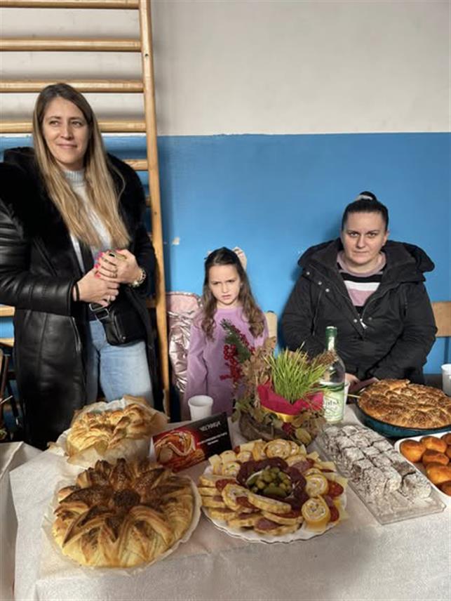 БРАТУНАЦ, 13. ЈАНУАРА /СРНА/ - У Кравици код Братунца данас је одржан Фестивал Божићног колача "Чесница 2025" у организацији Удружења жена "Маја" из овог мјеста и Канцеларије за културу и дипломатију Србије, уз подршку општине Братунац.