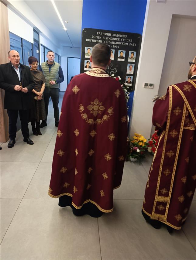 БАЊАЛУКА, 14. ЈАНУАРА /СРНА/ - Помен за девет радника бањалуког предузећа "Водовод", који су погинули као борци Војске Републике Српске/ВРС/, служен је данас поводом крсне славе тог предузећа Светог Василија Великог.