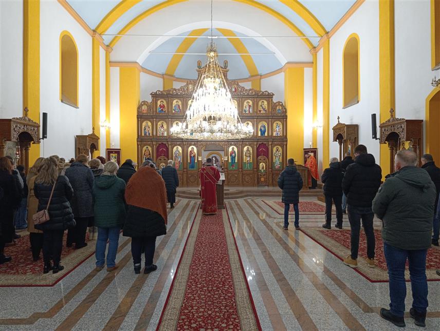 МРКОЊИЋ ГРАД, 14. ЈАНУАРА /СРНА/ - Дочек православне Нове године у Мркоњић Граду протекао је молитвено, уз молебан који је у поноћ служен у Храму Рођења Пресвете Богородице.