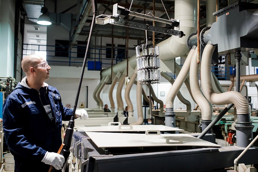 БИЈЕЉИНА, 16. ЈАНУАРА /СРНА/ - Компанија "Орао" из Бијељине у свом пословању обавља специфичан процес хроматизације, односно пасивизације алуминијума, као начину заштите материјала од оксидације /корозије/ и стварању подлоге за даље бојење, и то за потребе из фирми из области машинске индустрије у БиХ, Србији и региону.