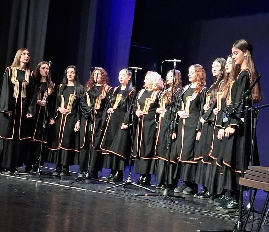 БИЈЕЉИНА, 16. ЈАНУАРА /СРНА/ - Бијељина је вечерас била први домаћин "Светосавског сабора пјесме са Косова и Метохије кроз Републику Српску" чији је циљ прикупљање средстава за изградњу дома српске омладине "Љубав, Вера, Нада за Косово и Метохију" у Косовској Каменици.