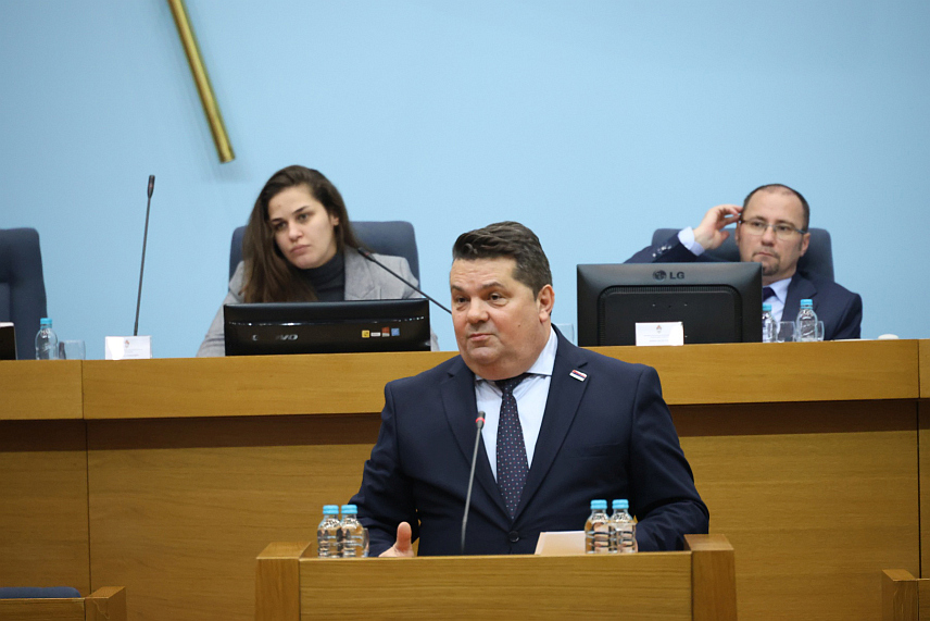 БАЊАЛУКА, 18. ЈАНУАРА /СРНА/ - Предсједник Народне скупштине Републике Српске Ненад Стевандић у обраћању посланицима на посебној сједници Народне скупштине Републике Српске о избору Владе Српске. /Фото - Борислав Здриња/