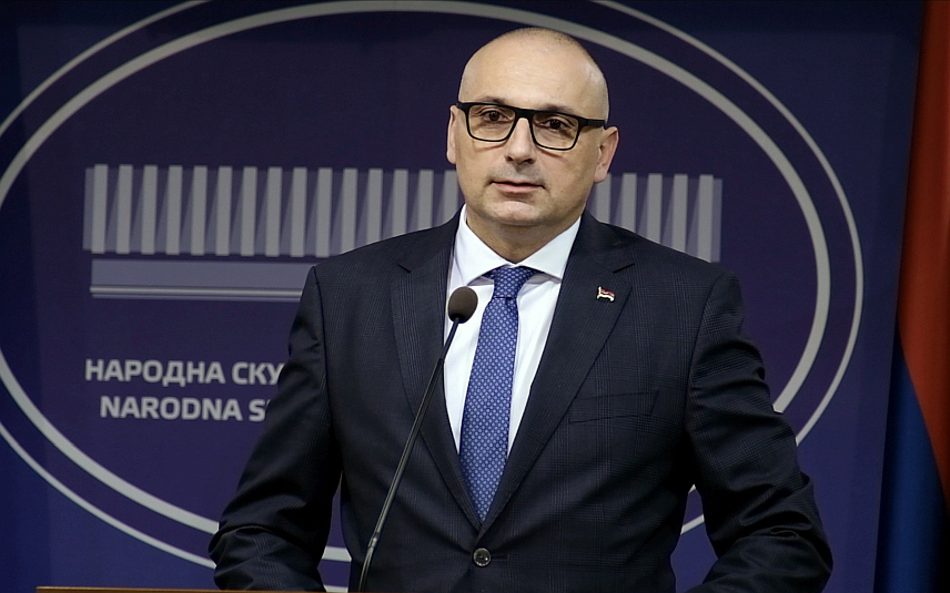 БАЊАЛУКА, 18. ЈАНУАРА /СРНА/ - Посланик НПС-а Дарко Бањац рекао је да опозиција жели да угрози Републику Српску, што показује и приједлог посланика Народног фронта Жељка Дубравца да се пониште све одлуке Владе донесене од септембра прошле године до данас.