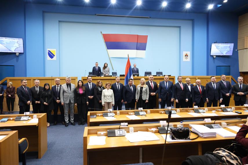 БАЊАЛУКА, 19. ЈАНУАРА /СРНА/ - Предсједник Владе Републике Српске Саво Минић и министри положили су свечану заклетву у Народној скупштини Републике Српске, чиме је окончана посебна сједница. /Фото - Борислав Здриња/