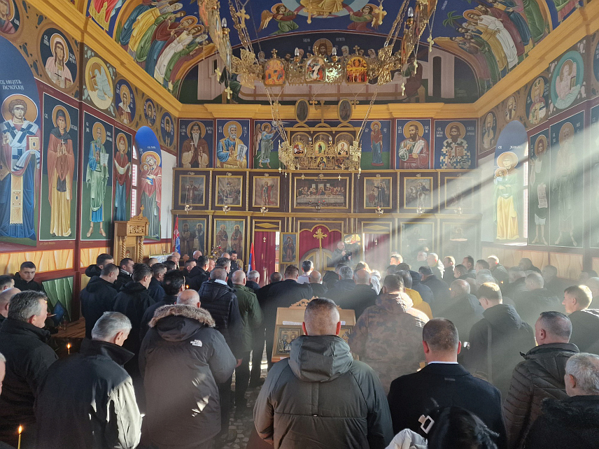 КАЛИНОВИК, 19. ЈАНУАРА /СРНА/ – У Калиновику је данас обиљежено Богојављење – Дан и крсна слава Прве гардијске моторизоване бригаде Главног штаба Војске Републике Српске /ВРС/, кроз коју је током Одбрамбено-отаџбинског рата прошло око 7.000 гардиста, од којих је 117 погинуло бранећи Републику Српску.