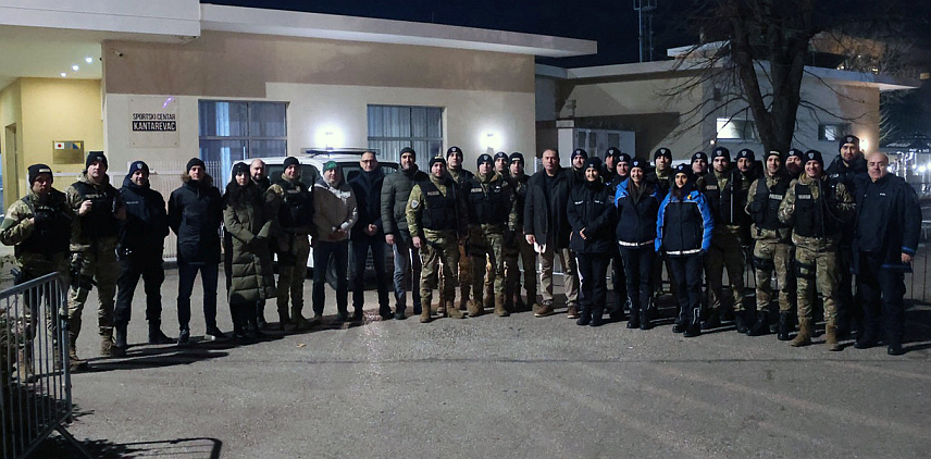 МОСТАР, 1. ЈАНУАРА /СРНА/ - У новогодишњој ноћи на подручју Полицијске управе Мостар евидентирана су два кривична дјела, четири прекршаја из области јавног реда и мира, при чему су два лица ухапшена, те евидентиране четири саобраћајне незгоде, саопштено је из МУП-а Херцеговачко-неретванског кантона.