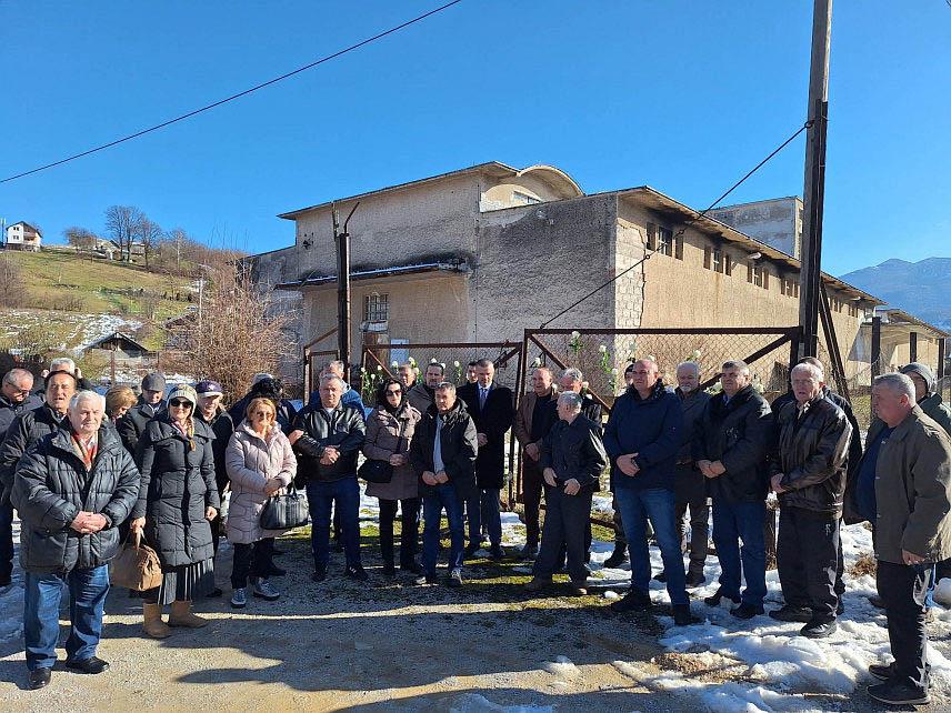 ХАЏИЋИ, 20. ЈАНУАРА /СРНА/ - Концентрациони логор "Силос" у Тарчину код Сарајева, у којем је било заточено више од 600 српских цивила, од којих су 24 умрла због посљедица физичког злостављања, пребијања, тортуре и мучења глађу, затворен је крајем јануара прије 30 година, дакле пуна два мјесеца након што је потписан Дејтонски мировни споразум.