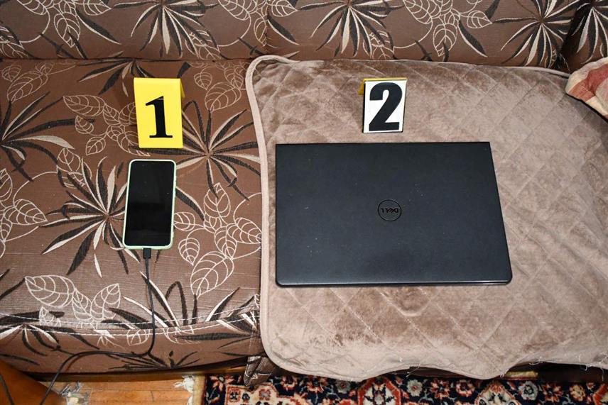 БАЊАЛУКА, 21. ЈАНУАРА /СРНА/ - Службеници Министарства унутрашњих послова /МУП/ Републике Српске ухапсили су у Бијељини лице чији су иницијали М.Х. из овог града које је осумњичено да је посредством друштвених мрежа врбовало дјецу и наводило их на израду садржаја дјечије порнографије.