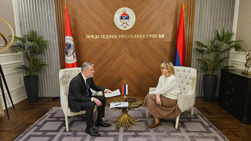 БАЊАЛУКА, 21. ЈАНУАРА /СРНА/ - Вршилац дужности предсједника Републике Српске Ана Тришић Бабић са министром здравља и социјалне заштите Републике Српске Аленом Шеранићем.