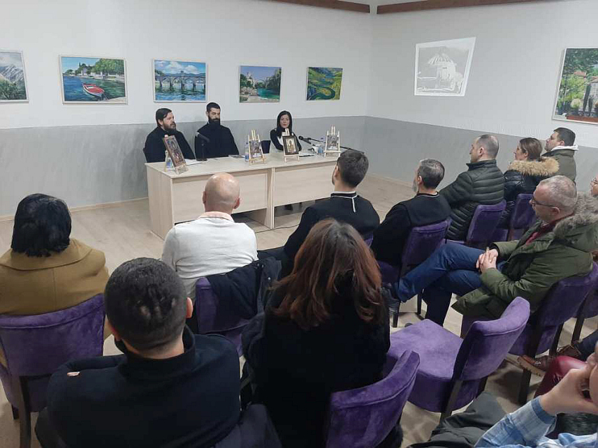 ФОЧА, 23. ЈАНУАРА /СРНА/ - Народ чајничког, пљеваљског и фочанског краја на чудесан начин сачувао је у најтежим временима Другог свјетског рата Чајничку Красницу - чудотворну икону Пресвете Богородице, чврсто вјерујући да чувајући ову велику светињу чувају себе и своје породице, речено је на духовној вечери у Фочи.