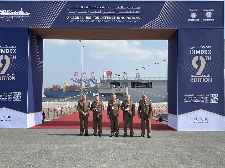 САРАЈЕВО, 23. ЈАНУАРА /СРНА/ - Начелник Заједичког штаба генерал-пуковник Гојко Кнежевић предводио је делегацију Оружаних снага која је посјетила Међународни сајам одбране и наоружања "ДИМДЕКС" у Дохи, гдје је опрему излагало више од 200 компанија намјенске индустрије.