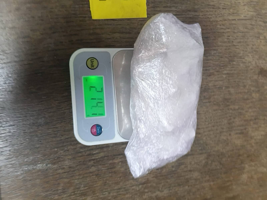 БАЊАЛУКА, 23. ЈАНУАРА /СРНА/ - Лице Ј. Д. из Требиња ухапшено је данас, након што су у претресима на подручју Бијељине, Билеће и Требиња пронађени кокаин, уличне вриједности око 16.000 евра, као и 6.850 евра.