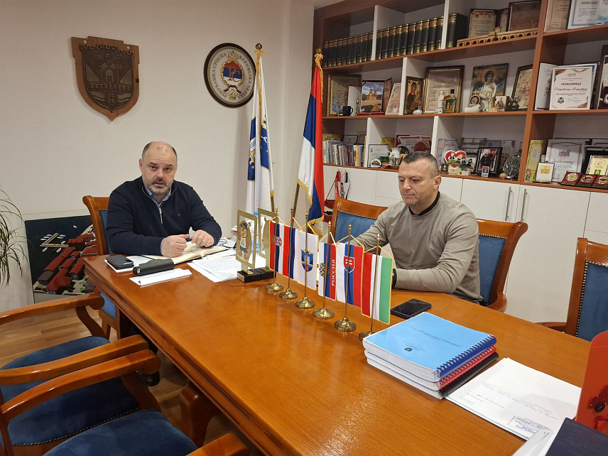 ВИШЕГРАД, 23. ЈАНУАРА /СРНА/ – Вишеград ће представити туристичку понуду на Међународном сајму туризма у Београду, који ће бити одржан од 19. до 22. фебруара, договорили су данас начелник општине Младен Ђуревић и директор Туристичке организације Вишеград Јадранко Јањић.