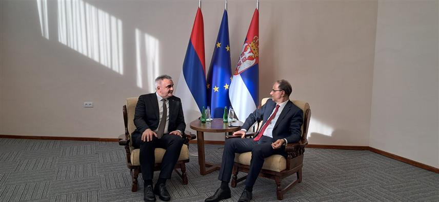 ТАРА, 24. ЈАНУАРА /СРНА/ - Састанак na предсједника Владе Републике Српске Саве Минића и премијера Србије Ђуре Мацута о унапређењу сарадње Српске и Србије у области саобраћајне инфраструктуре на Тари.