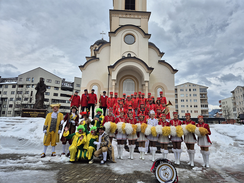 ПАЛЕ, 24. ЈАНУАРА /СРНА/ - Свечани дефиле градске музике, мажоретки, трамбоњера и машкара, праћен великим бројем посјетилаца прошао је улицама Пала, чиме је представљен "Празник мимозе" из Херцег Новог, једна од најпрепознатљивијих туристичко-културних манифестација у региону.