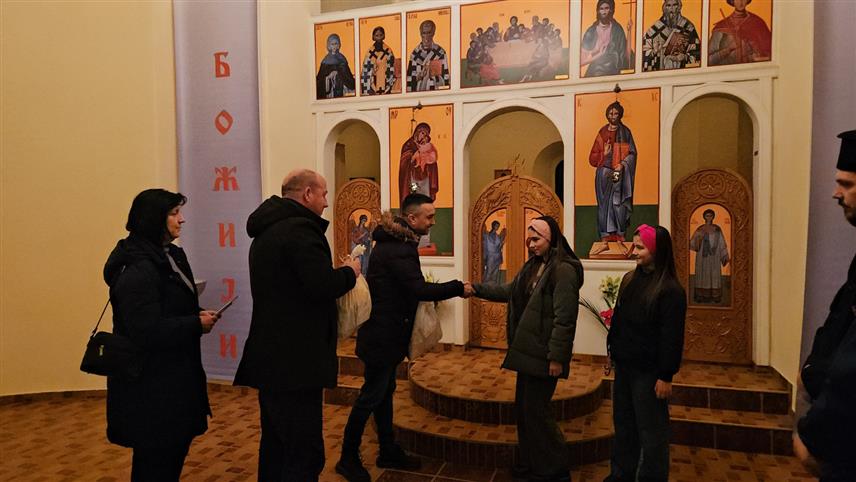 БАЊАЛУКА, 24. ЈАНУАРА /СРНА/ - Фондација "Завичајност" из Новог Сада у сарадњи са Савезом крајишких удружења почела је данас акцију исплате новчане помоћи дјеци која похађају православну вјеронауку на простору Федерације БиХ, односно у општинама које покрива Епархија бихаћко-петровачка.