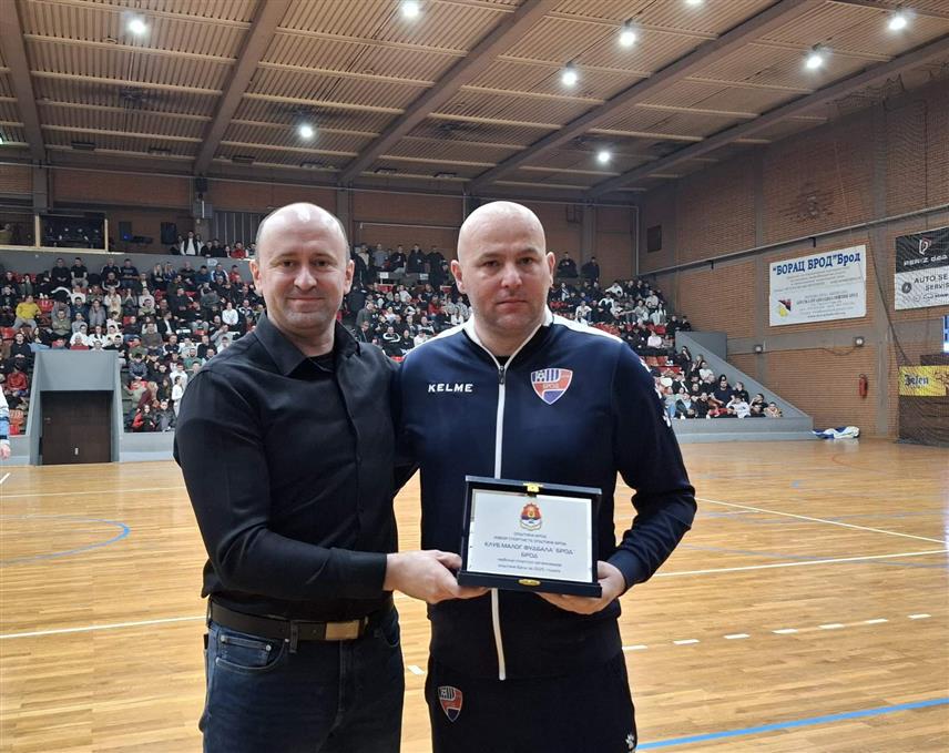 БРОД, 25. ЈАНУАРА /СРНА/ - Фудбалер Андреј Пиваш изабран је за најбољег спортисту општине Брод за прошлу годину.