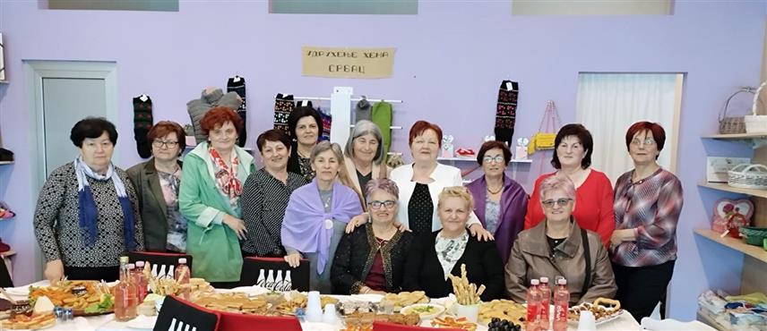 СРБАЦ, 27. ЈАНУАРА /СРНА/ - Удружење жена Србац потписало је уговор са Мрежом за рурални развој у БиХ о додјели гранта за реализацију пројекта "Снага жена, снага заједнице: Пчеларство и пластеничка производња у срцу руралног развоја".