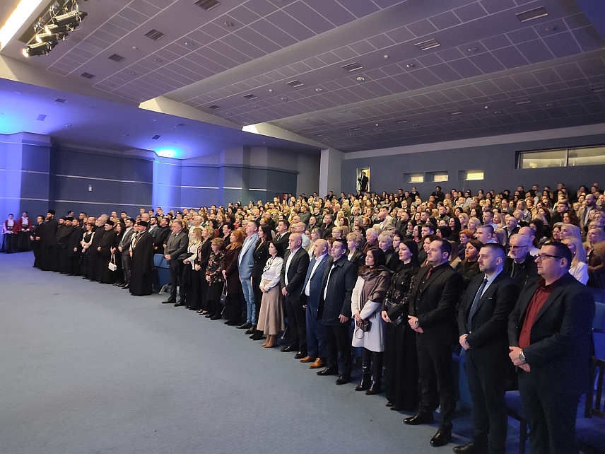 ГРАДИШКА, 27. ЈАНУАРА /СРНА/ - У Културном центру у Градишци вечерас је одржана Светосавска академија "Алилуја" на којој су уручене награде градишким просвјетним радницима који су дали значајан допринос васпитању и образовању.