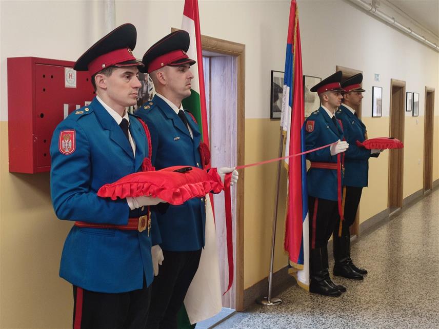 БАЊАЛУКА, 28. ЈАНУАРА /СРНА/ - У Центру Министарства унутрашњих послова /МУП/ Републике Српске у Залужанима код Бањалуке отворена је канцеларија Центра за борбу против тероризма МУП-а Мађарске.