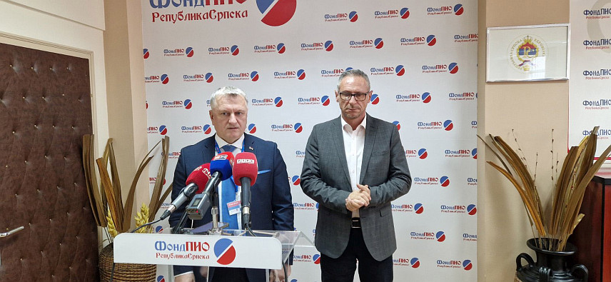 БИЈЕЉИНА, 28. ЈАНУАРА /СРНА/ - Министар рада и борачко-инвалидске заштите Радан Остојић на састанку са директором Фонда ПИО Републике Српске Младеном Милићем.