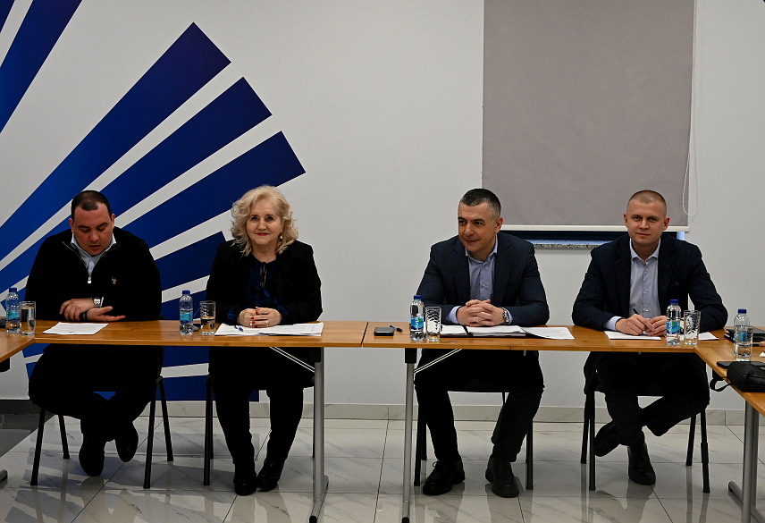 БАЊАЛУКА, 28. ЈАНУАРА /СРНА/ - Министарство пољопривреде, шумарства и водопривреде Српске, као носилац активности, одржало је данас први састанак радне групе за израду уредбе на којем су усвојени закључци који ће бити интегрисани у нову уредбу.