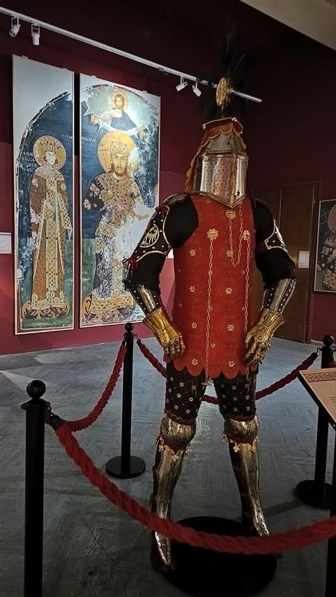 БЕОГРАД, 28. ЈАНУАРА /СРНА/ - У српским средњовјековним манастирима сачувано је око 900 портрета српских владара, властеле и свештенства, што је највише у цијелом православном свијету, истакао је кустос историчар у Историјском музеју Србије Данило Спаић.