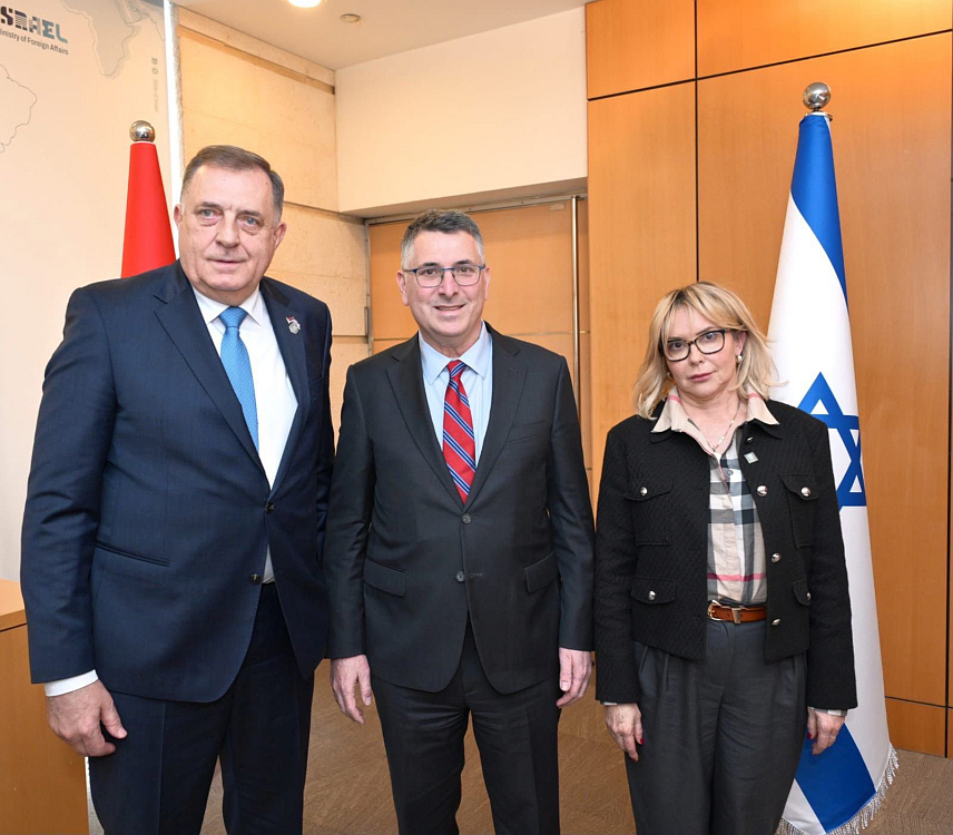 ЈЕРУСАЛИМ, 29. ЈАНУАРА /СРНА/ - Предсједник СНСД-а Милорад Додик истакао је да је његов данашњи састанак у Јерусалиму са израелским министром иностраних послова Гидеоном Саром још је једна потврда искреног пријатељства Републике Српске и Израела, те додао да се српски и јеврејски народ разумију јер знају колико је скупо плаћена слобода и колико је важно бранити право на опстанак.