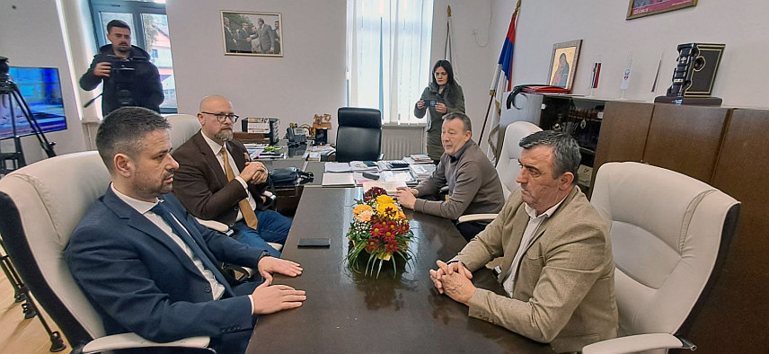 ВЛАСЕНИЦА, 29. ЈАНУАРА /СРНА/ - Министар финансија и трезора у Савјету министара Срђан Амиџић састао се данас у Власеници са начелником Власенице Мирославом Краљевићем.