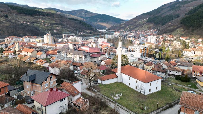 ФОЧА, 2. ЈАНУАРА /СРНА/ - У средњовјековној Хочи, прије пада под Турке, о чему поуздано говоре историјски извори, постојале су двије цркве - једна на десној, а друга на лијевој обали Ћехотине на простору данашње Пријеке чаршије.