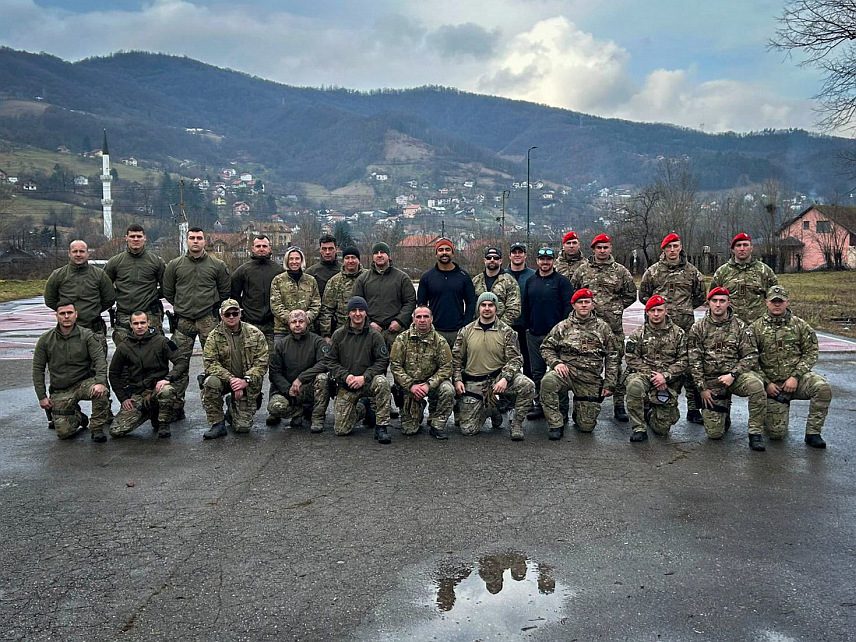 САРАЈЕВО, 30. ЈАНУАРА /СРНА/ - Агенти за специјалне операције америчког ФБИ-ја ове седмице су пружили напредну обуку тактичким јединицама Агенције за истраге и заштиту, министарстава унутрашњих послова Републике Српске и Федерације БиХ, те Полиције Брчко дистрикта, саопштено је из Амбасаде САД у БиХ.