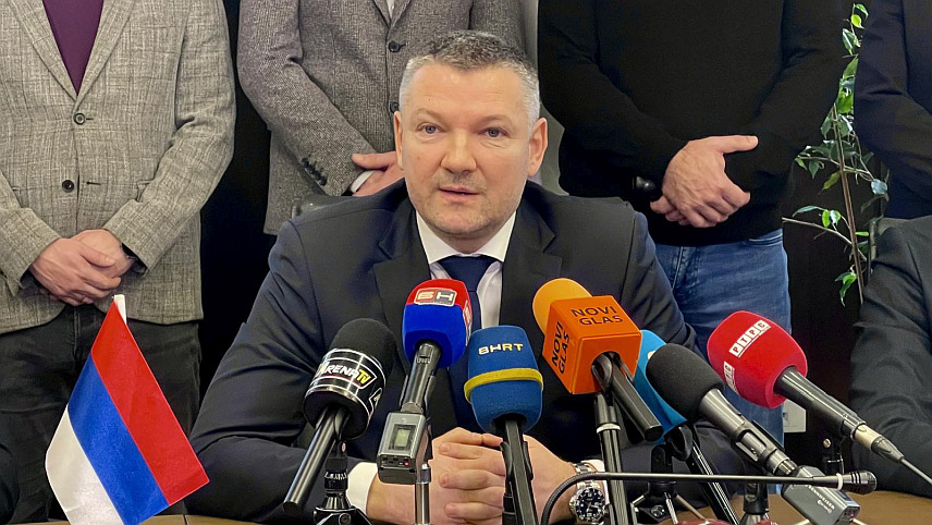 УГЉЕВИК, 31. ЈАНУАРА /СРНА/ - Директор РиТе "Угљевик" Жарко Новаковић у обраћању новинарима.